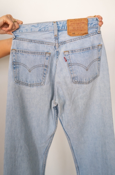 REFOUND Vintage Levi’s Jeans — SIZE 00