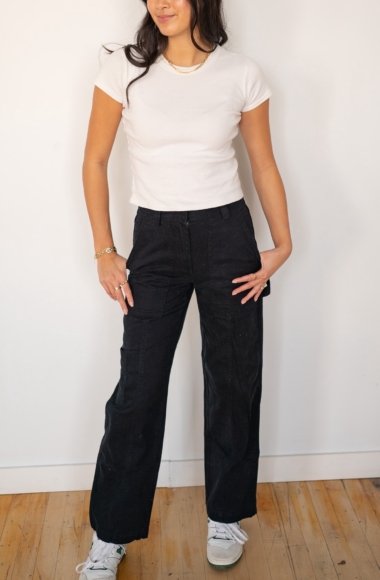 REFOUND Aritzia Black Cargo Pants — SIZE 2