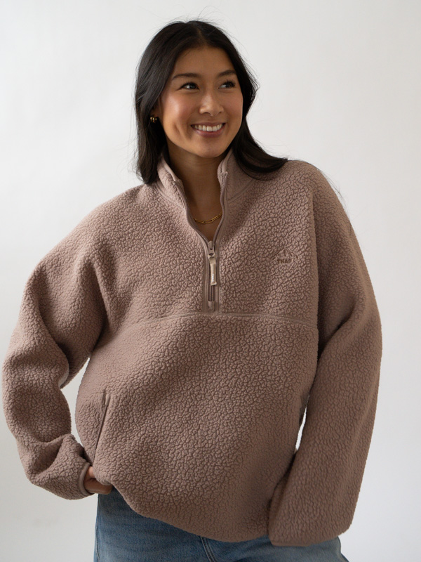 Shop Refound Second Hand Aritzia Polartec Thermal Pro 1/2 Zip Hi-hip Sweater